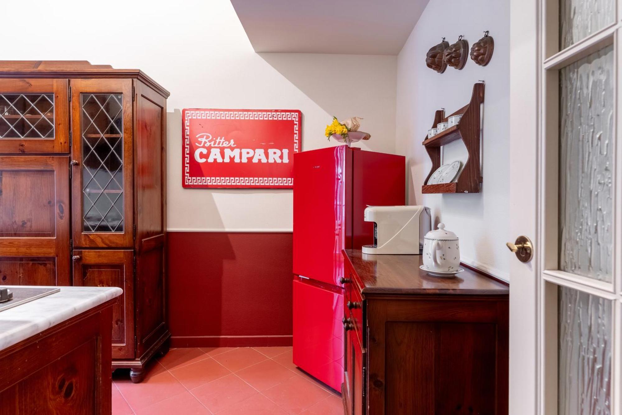 Apartment Maroon Flat Colosseo, 800 Mt From Amphitheater Rom