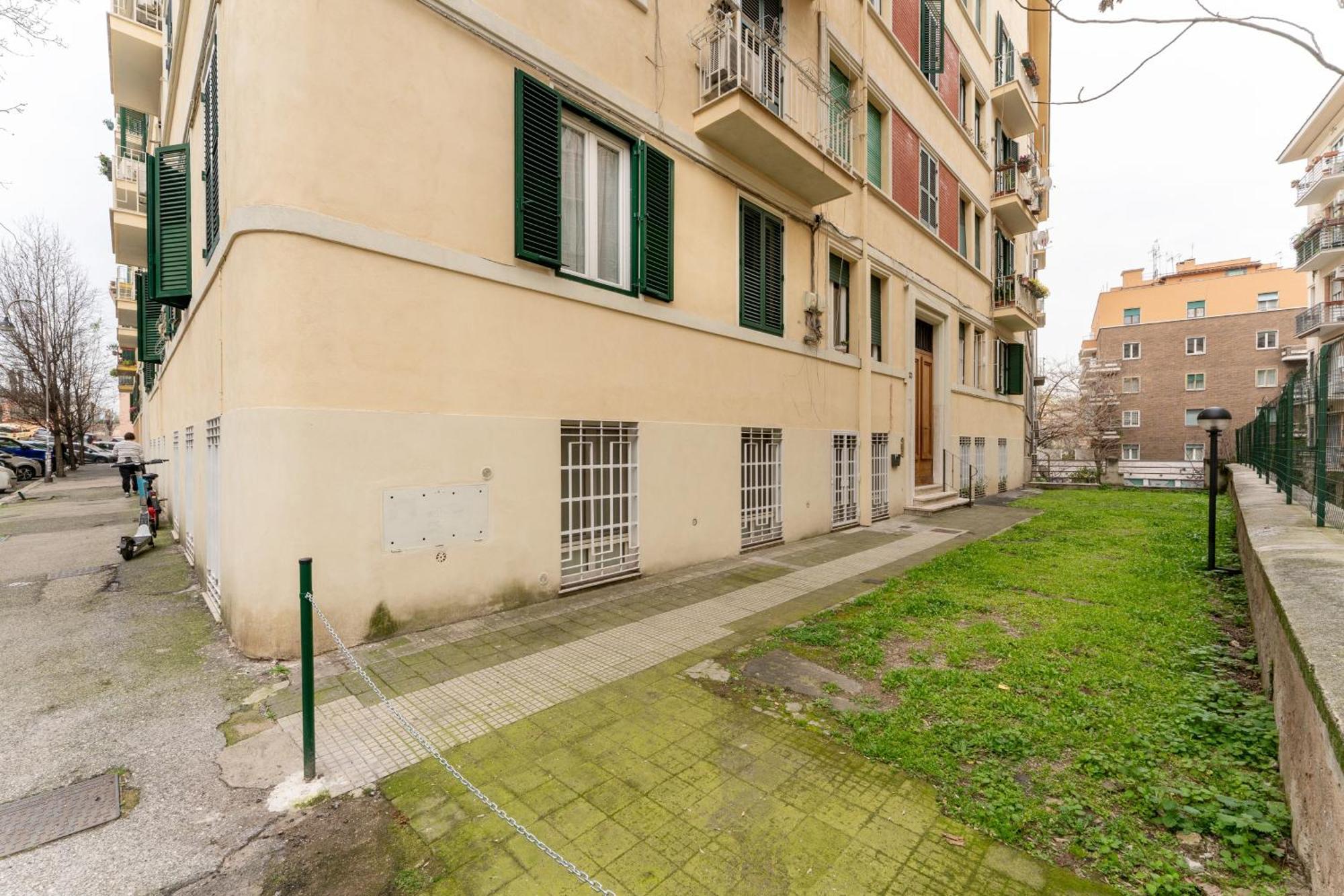 Apartment Maroon Flat Colosseo, 800 Mt From Amphitheater Rom